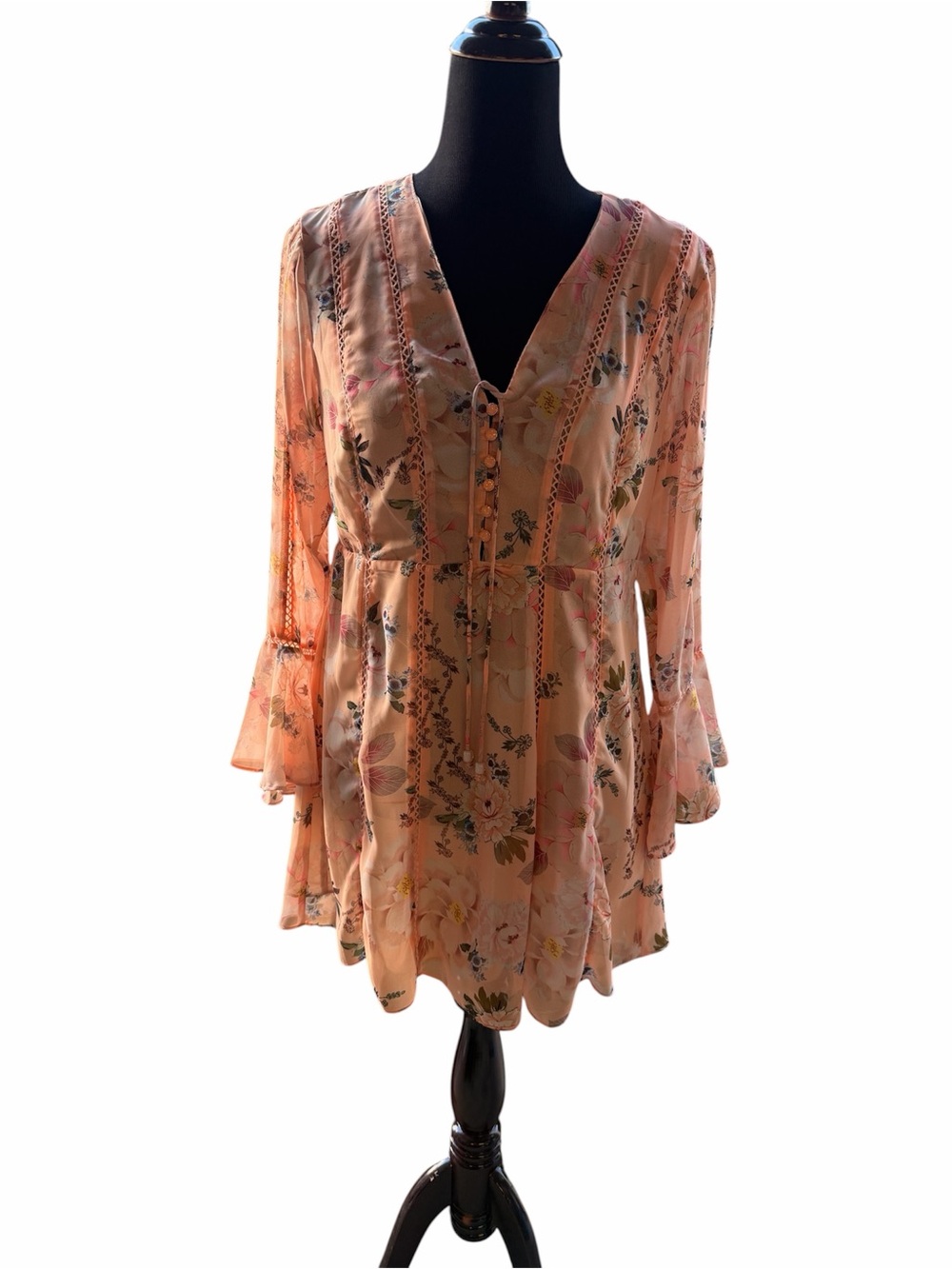 Peach Floral V-Neck Button Front Blouse size M by
V Christina. NWT